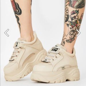 Buffalo London Low Leather Platform Sneakers in Cream